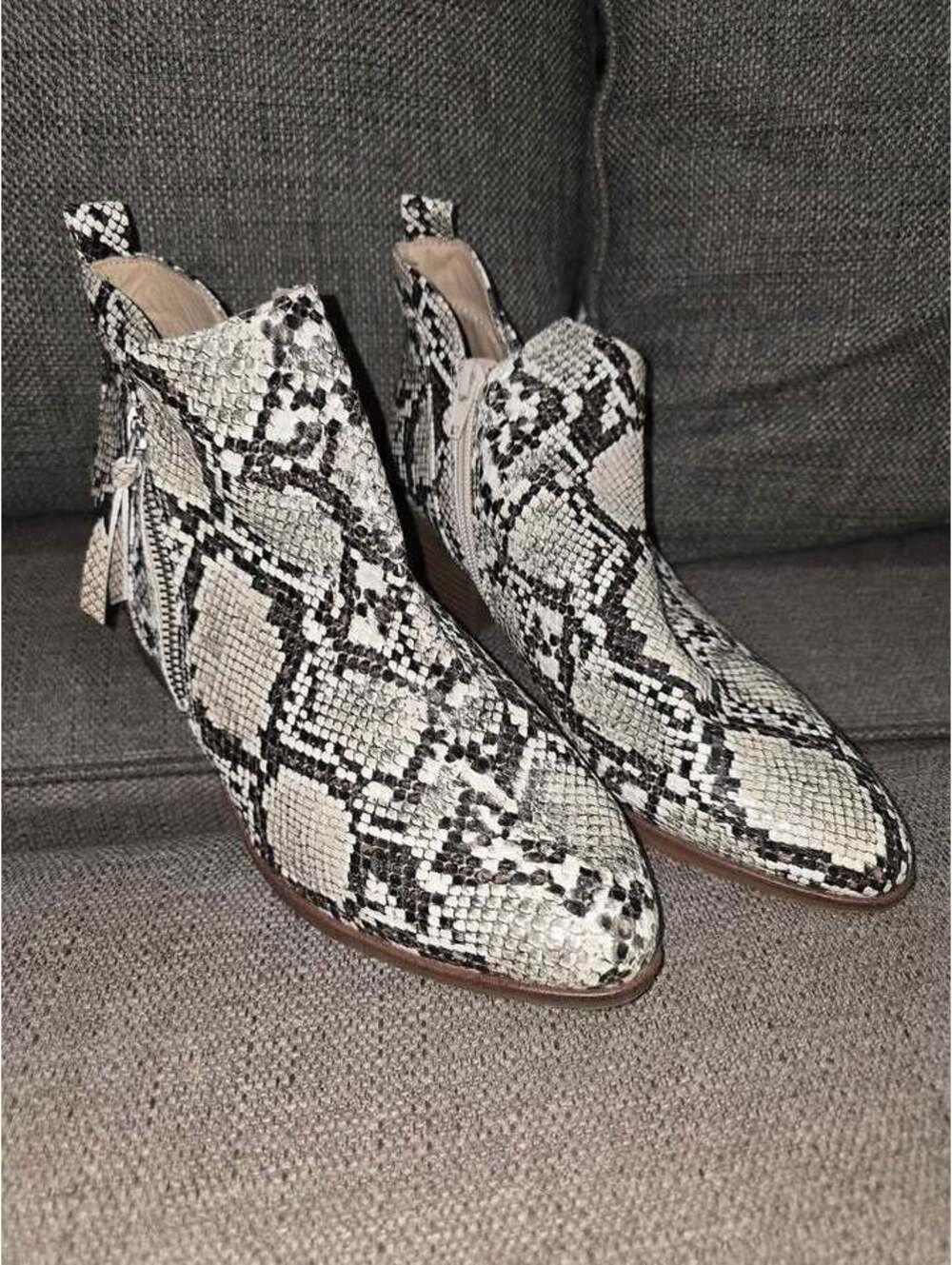 MIA “Auden” Snakeskin Embossed Ankle Boots Almond Toe Sz 8.5 Bootie NWOB